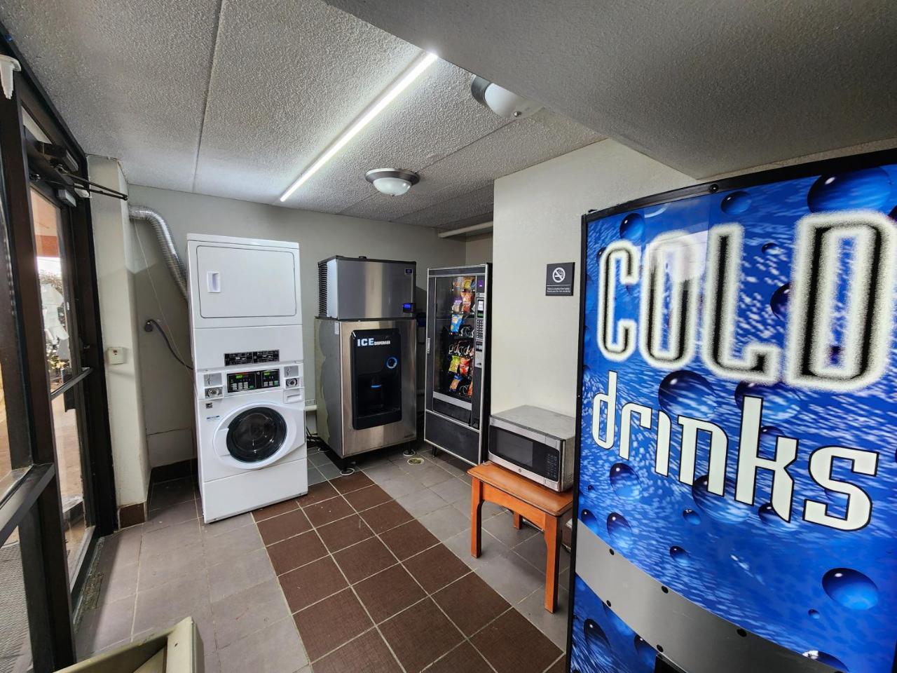 Americas Best Value Inn & Suites Little Rock at Scott Hamilton Dr photo 3