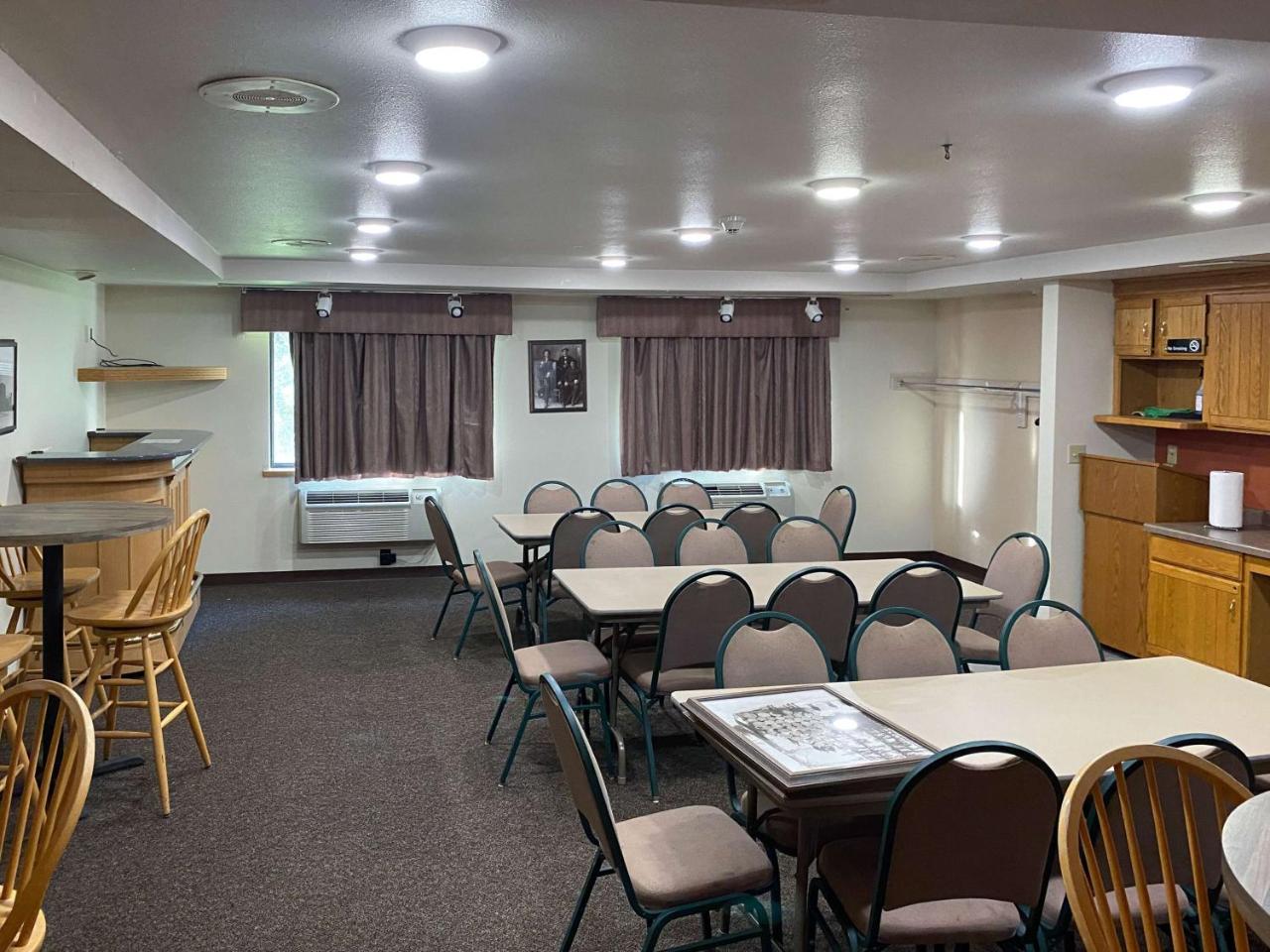 Motel 6 Norway MI
