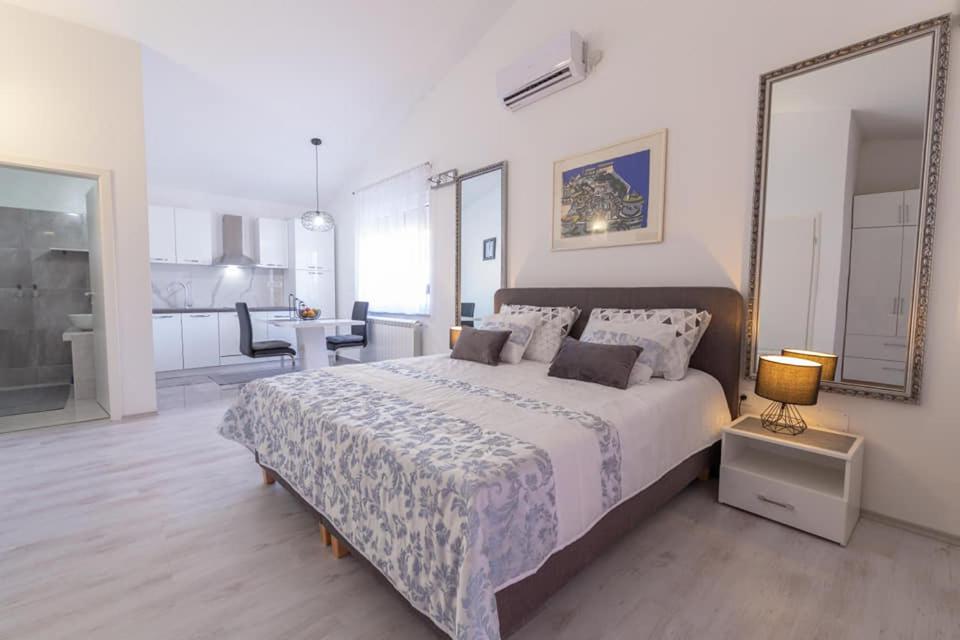 Beautyful sea view 6 luxury studio Danijela 1 - 6