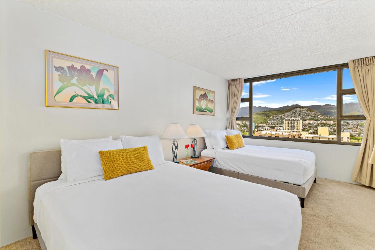 Waikiki Banyan condo - pool, sauna & beach access - 4