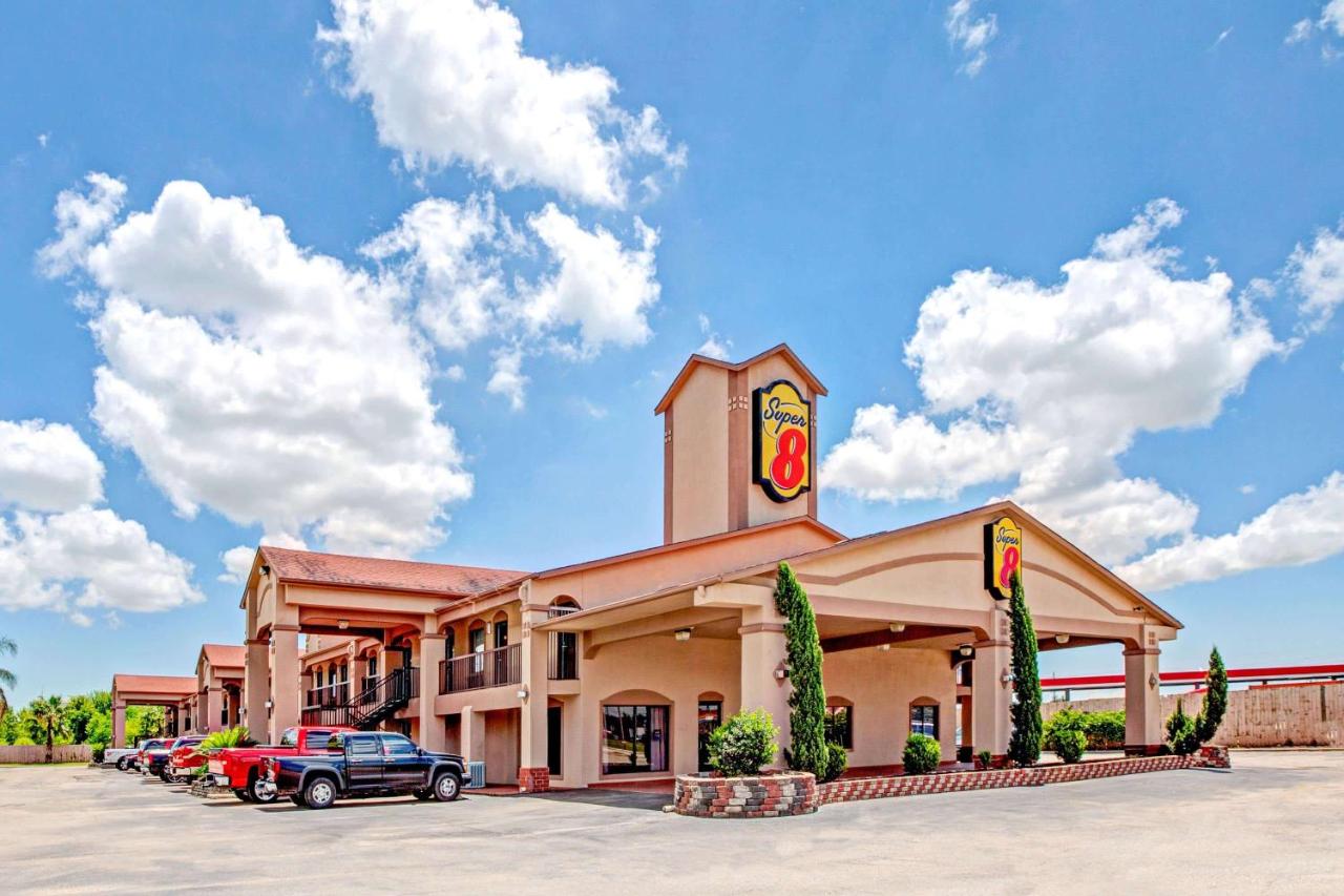Super 8 by Wyndham Mont Belvieu/Baytown East