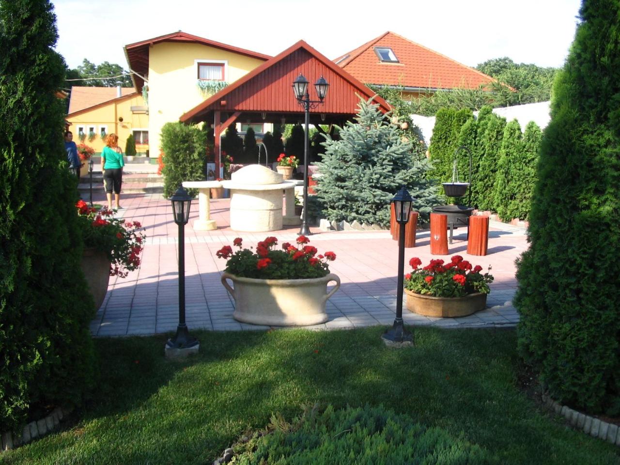 Halász Airport Panzio - 4