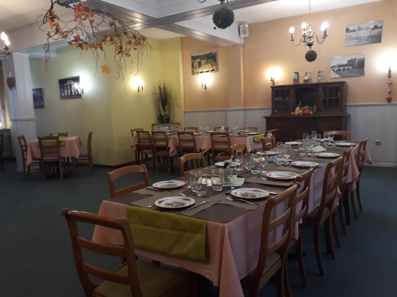 Hôtel Restaurant Aux Deux Roses photo 2