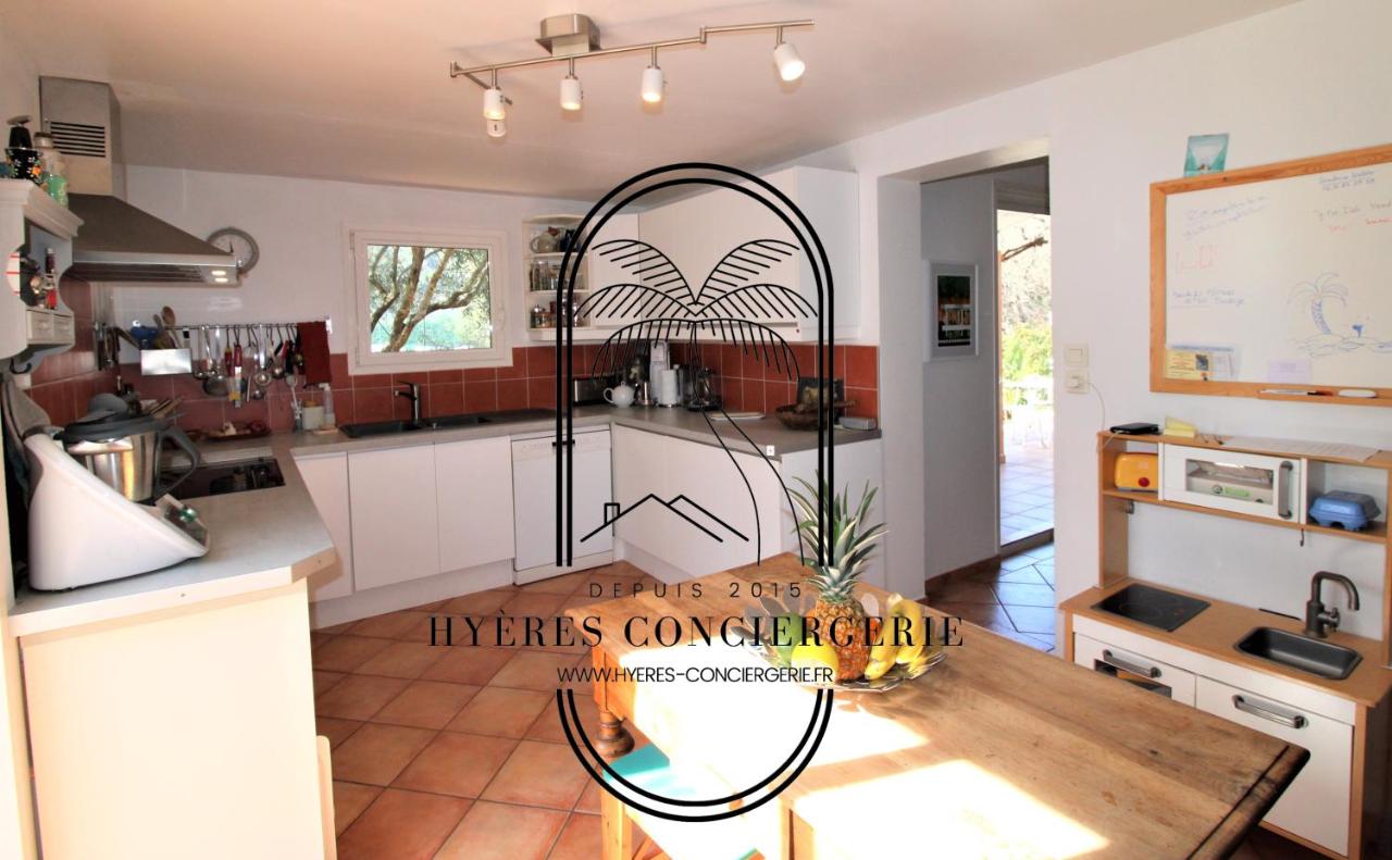 La Quiétude-Villa T4 Costebelle Plage Almanarre BY HC