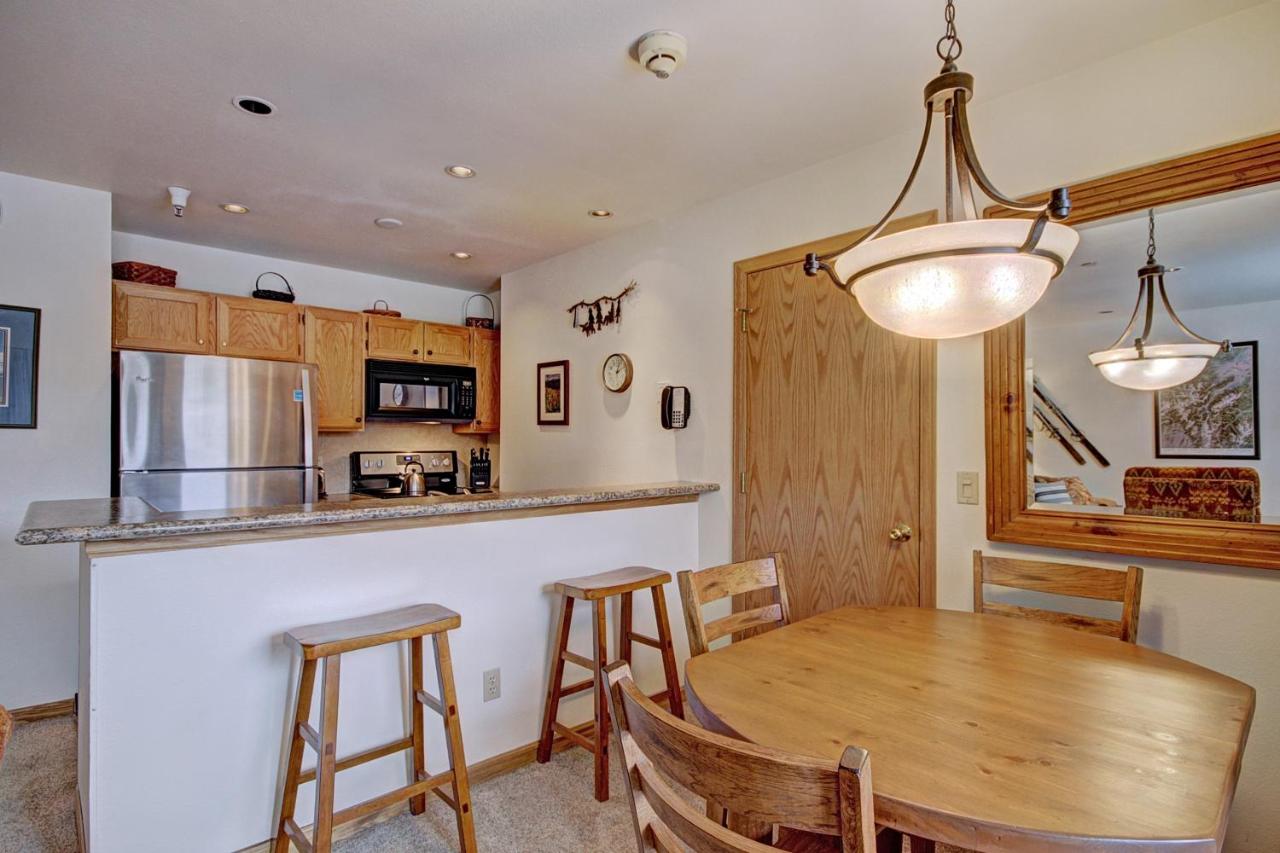 Quaint Winter Hideaway Sleeps 4- Across from Vibrant Main St - 5