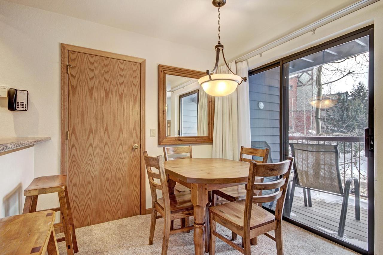 Quaint Winter Hideaway Sleeps 4- Across from Vibrant Main St - 6