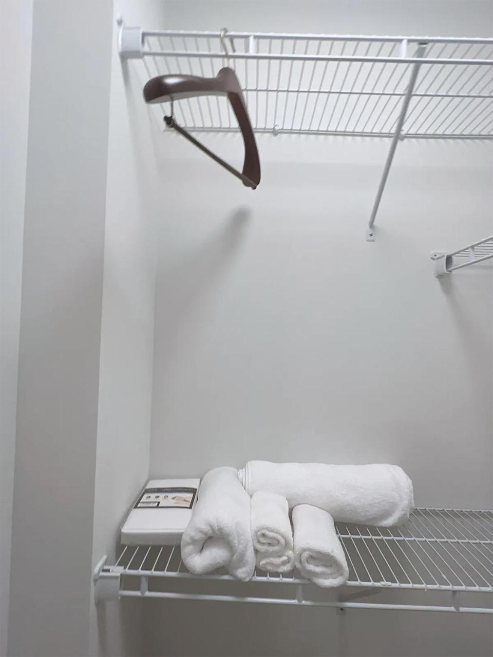 LuxStay for BiGFamily -2 Bedrooms, 5 Beds, 2 Baths, Gym, Sleeps 6 photo 3