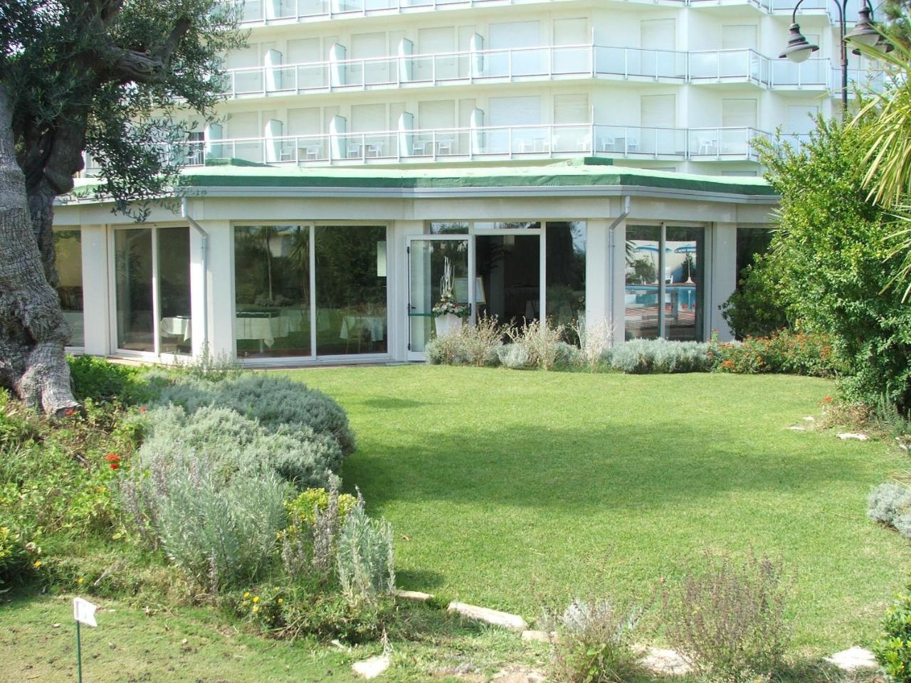 Hotel Bellevue Beach - sul mare photo 2