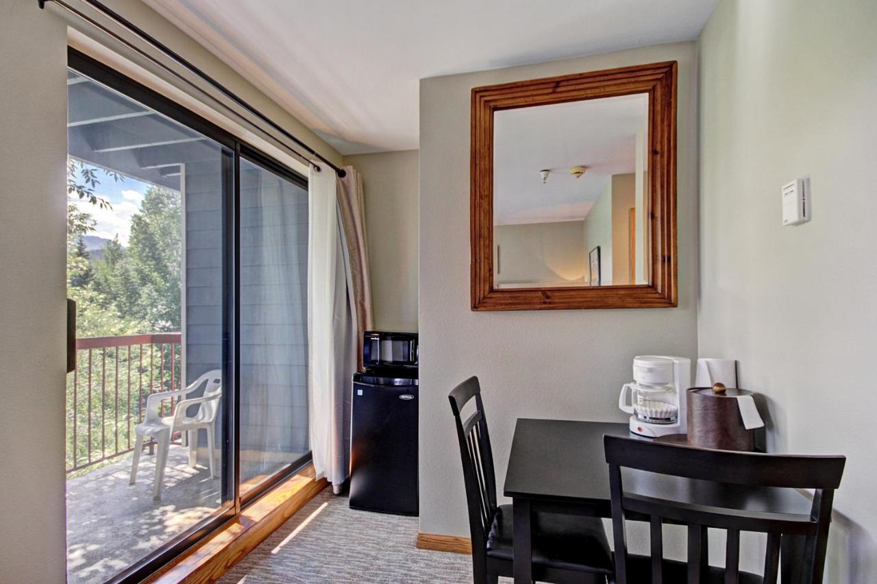 Studio Condo just Steps from Downtown Breckenridge- Sleeps 4 - 4