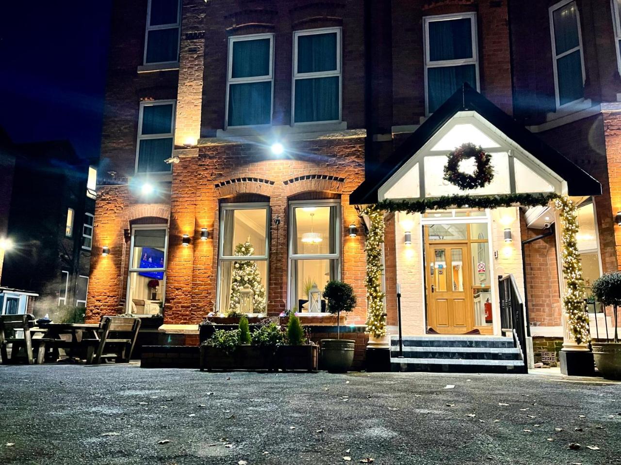 West Lynn Serviced Apartments Spacious & Free Parking photo 3