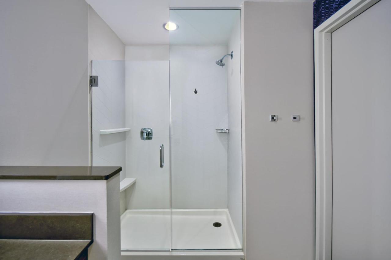 Fairfield by Marriott Inn & Suites Orlando at FLAMINGO CROSSINGS Town Center photo 3