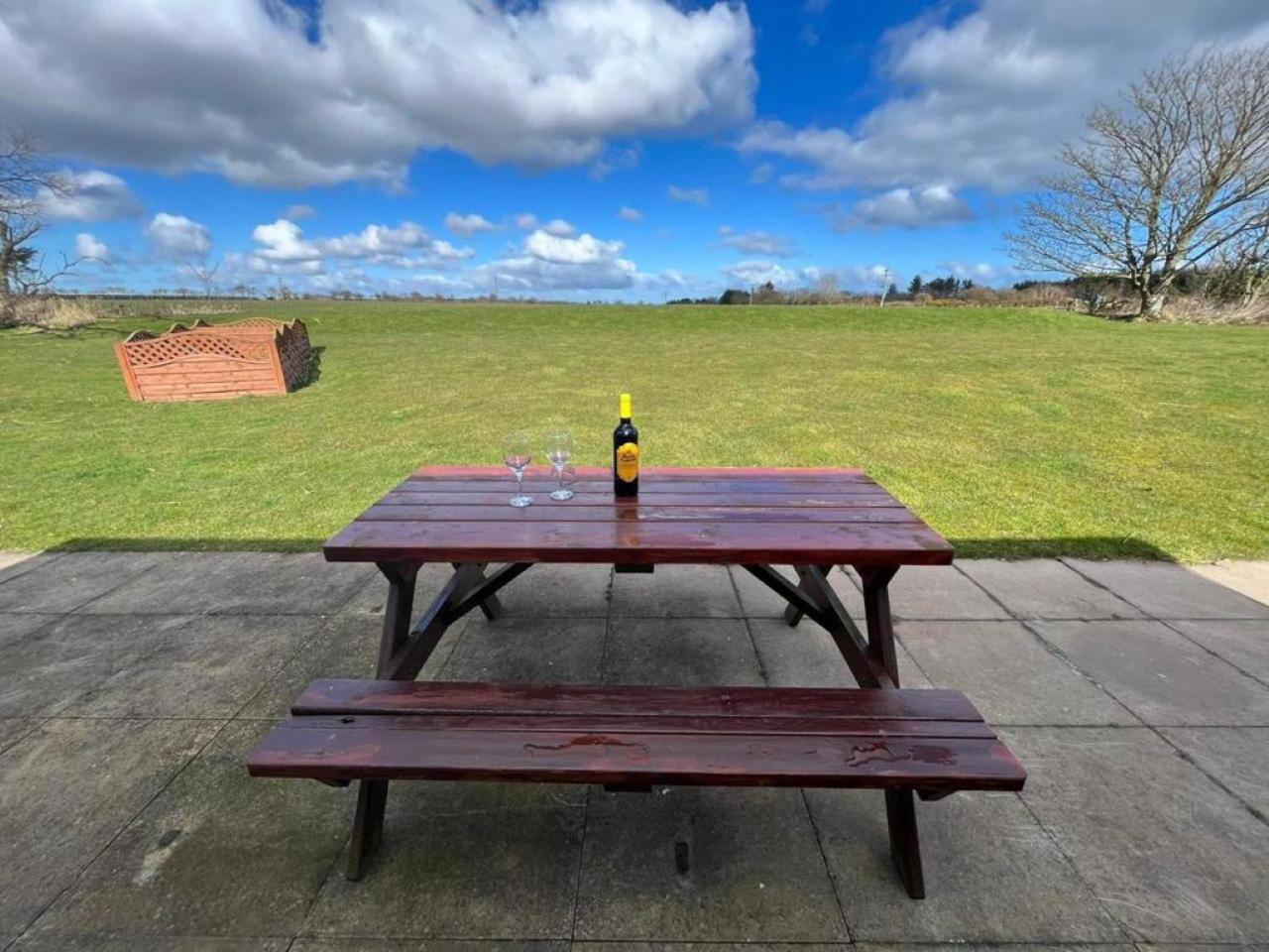 Berryhill East Steading - 3 bedroom 2 bathroom self-catering - sleeps 6 - Private off-road parking - Yard & Shed - Suit Contractors - Peterhead 1 mile - Newly Refurbished - Underfloor Heating - Drying Room - Golf Driving Range - Cafe - Extensive Footpaths - 5