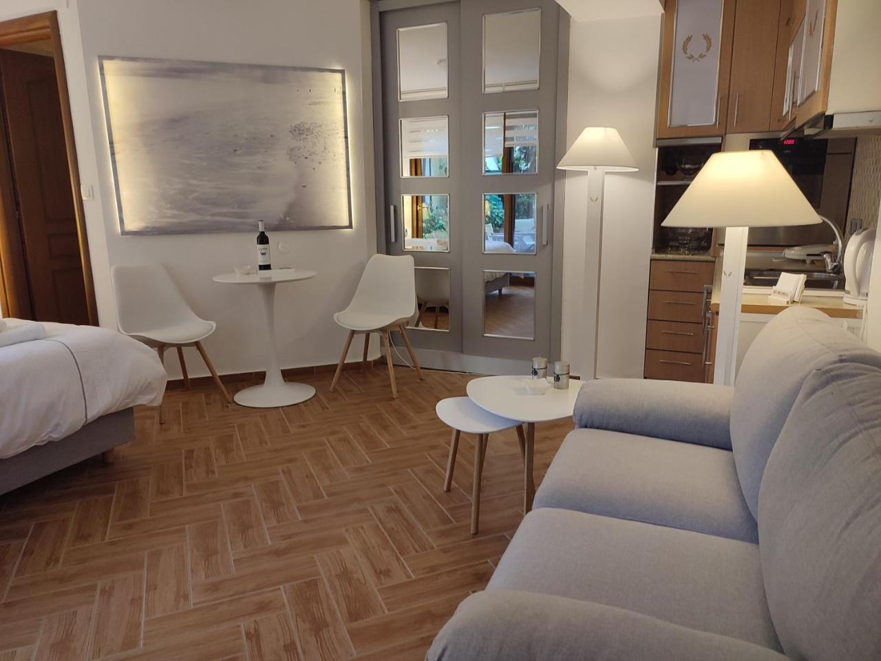 Studio Apollonia - 3