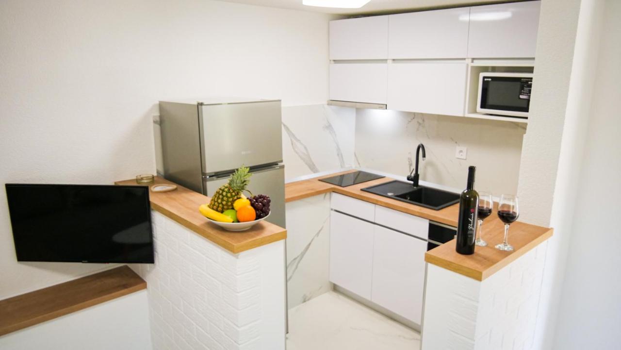 Peaceful & Sunny Apartments - 6