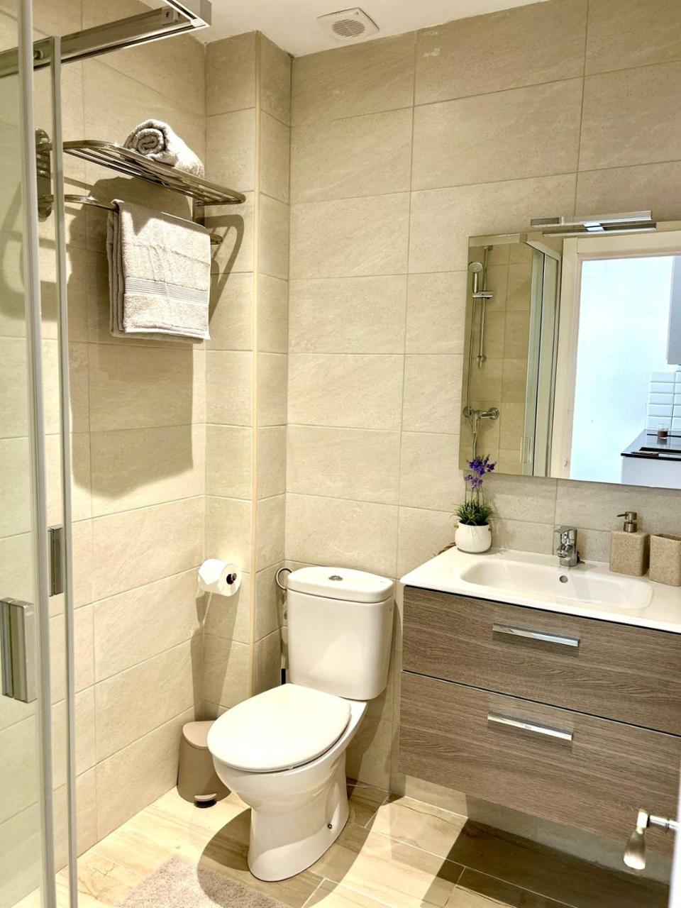 Menorca Chic Apartment Near Beach & Harbour - 3