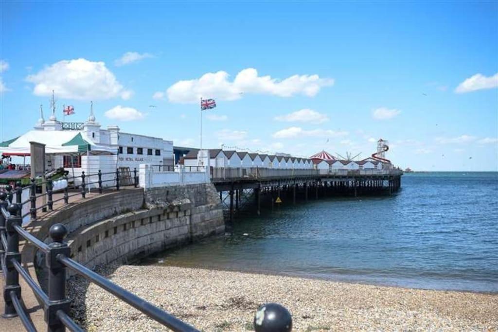 Luxury 1 bed studio at Florence House, in the centre of Herne Bay and 300m from beach - 6