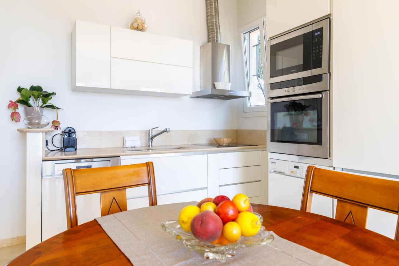 Sea View Apartment with Private Secure Parking 1 - 6