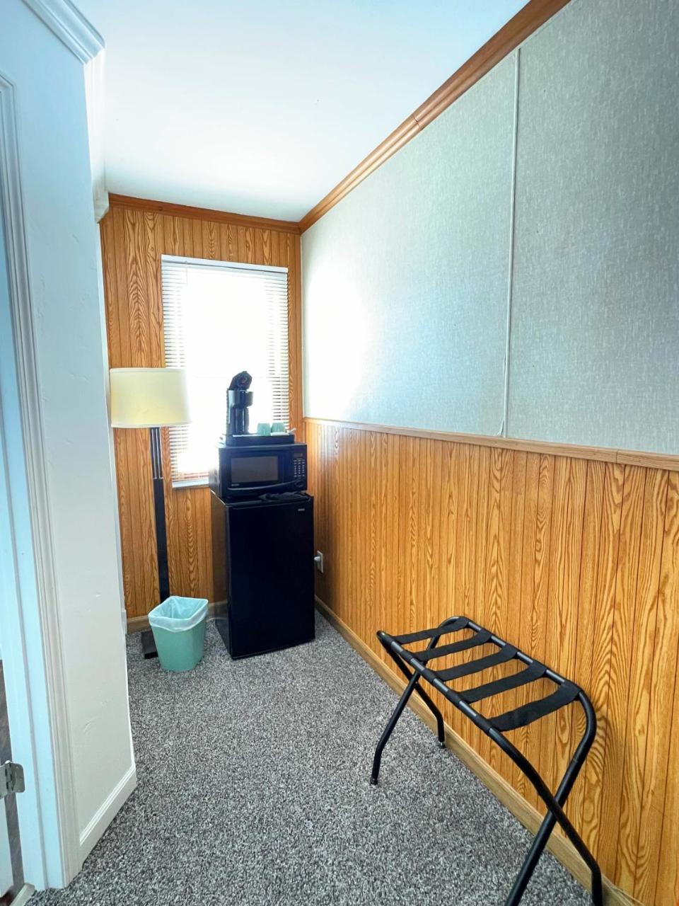 Hillcrest Motel photo 3