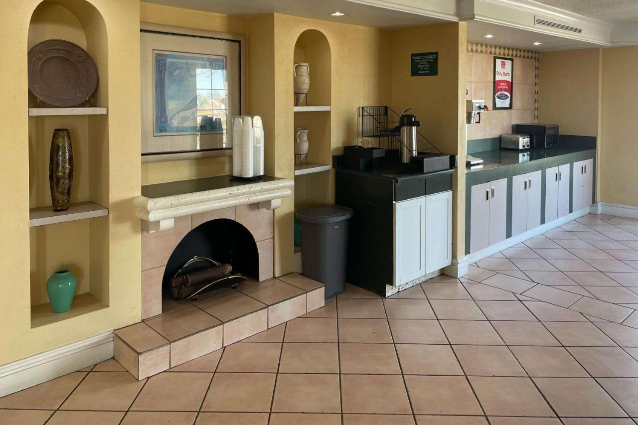 Photo - Econo Lodge Kalamazoo near Wings Stadium