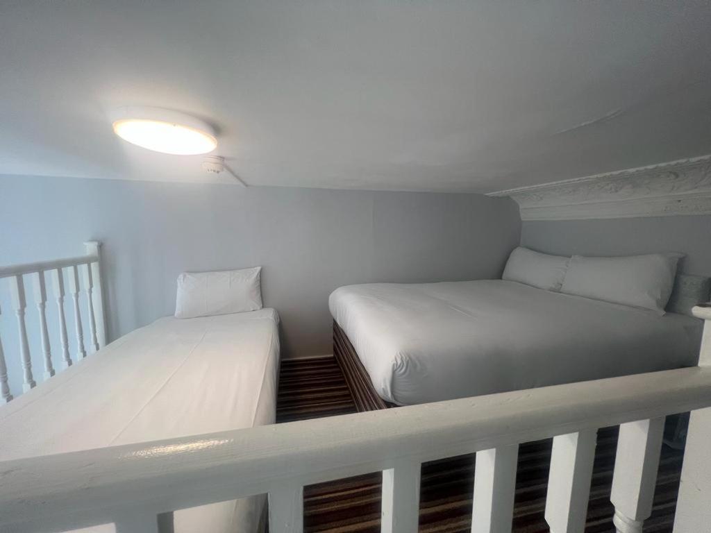 Photo - Palace Court Hotel