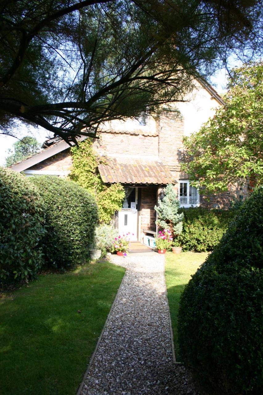 Tudor Cottage photo 2