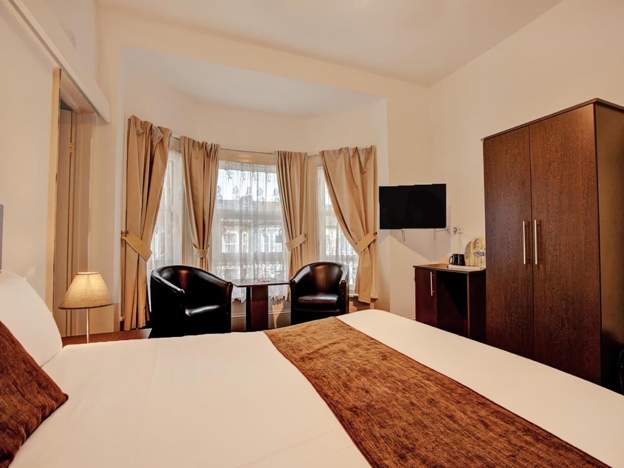The Waverley Hotel photo 3