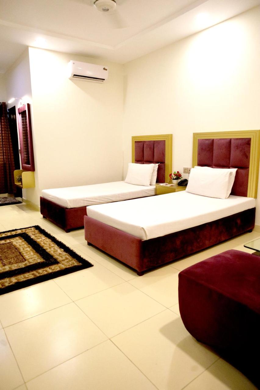 Royalton Inn Hotel - Gulberg photo 2