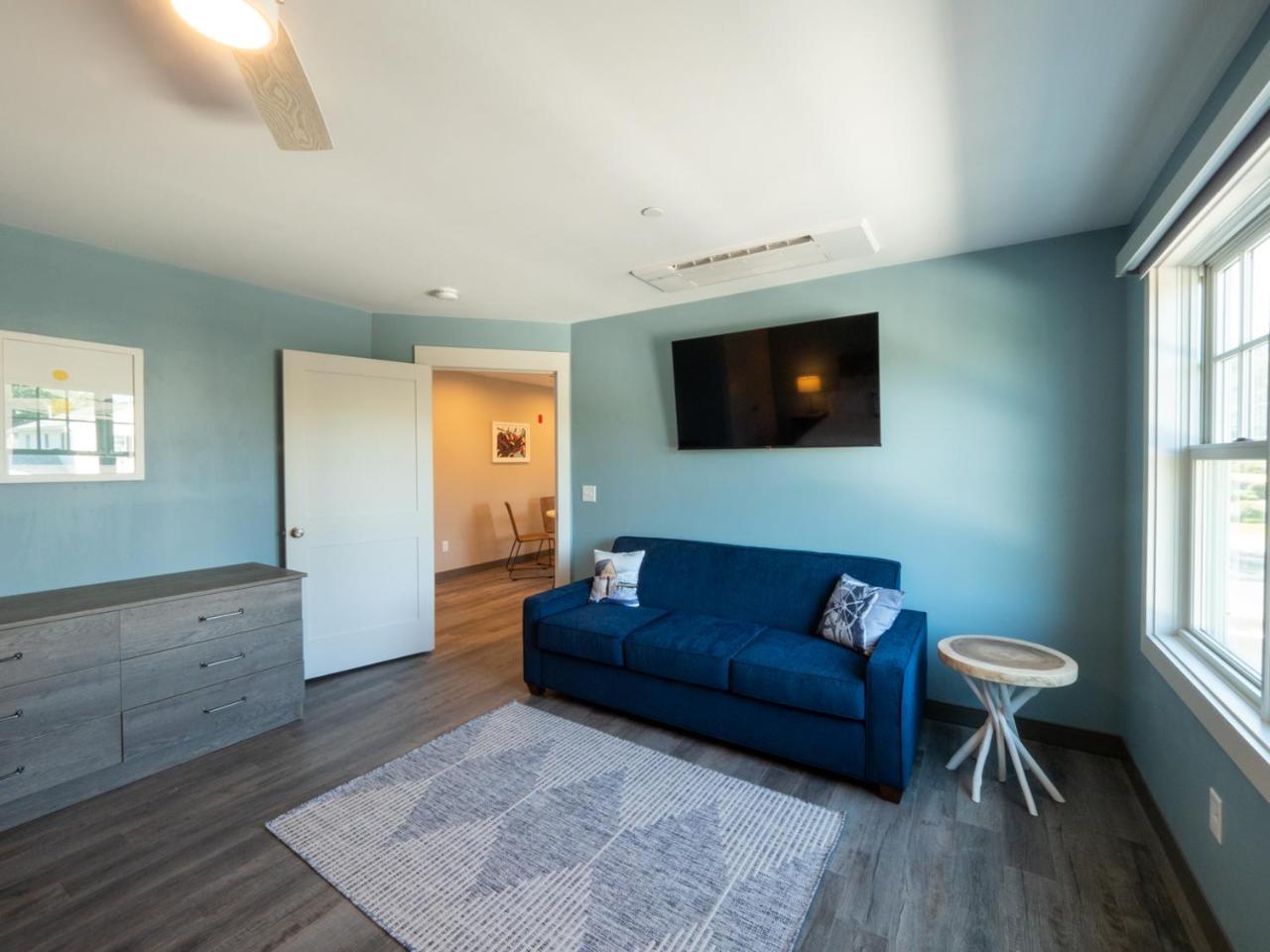 Long Beach Suites - 6