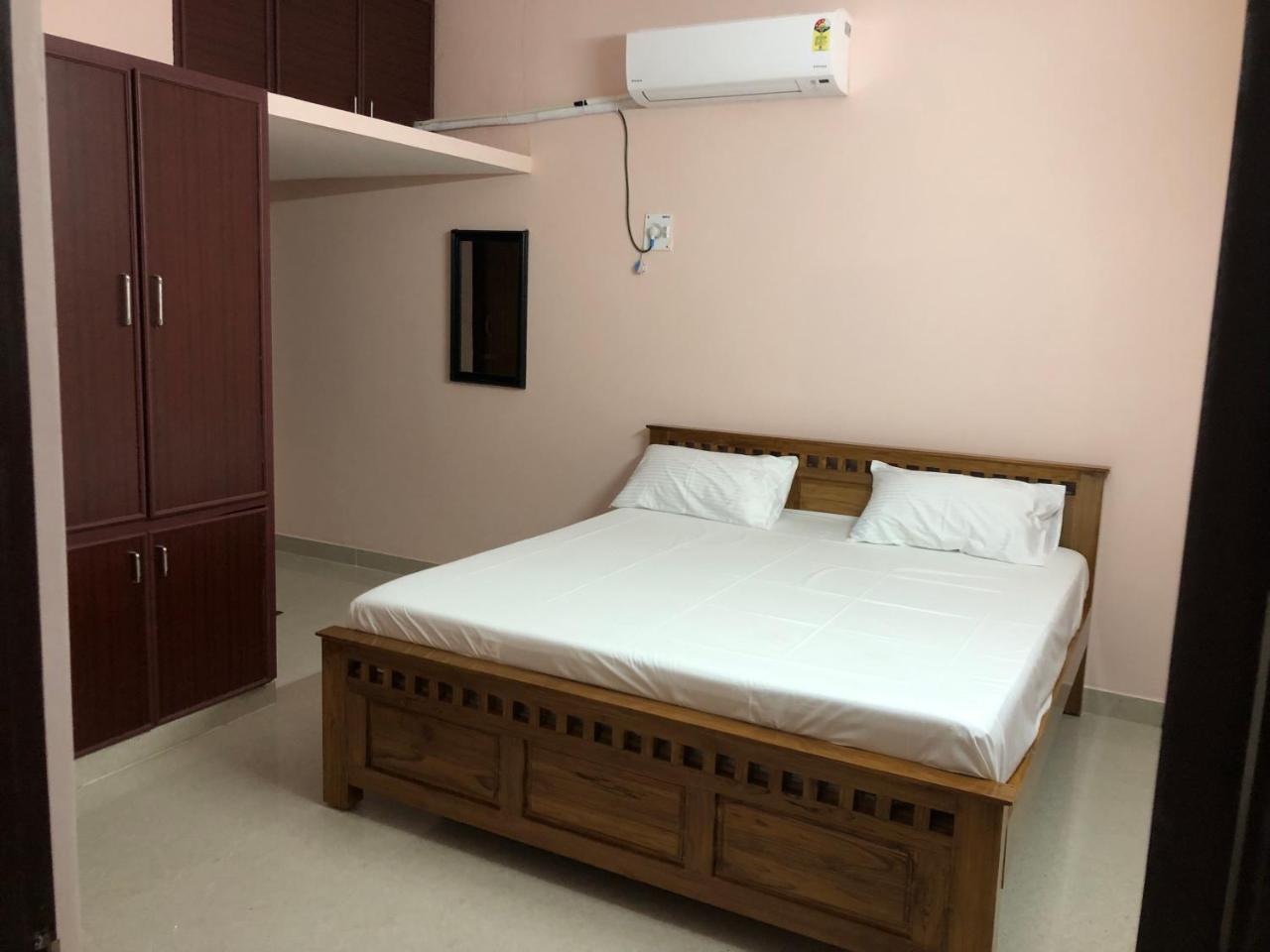 Tirumala Elite Homestay (near Railway station & Bustand) photo 2