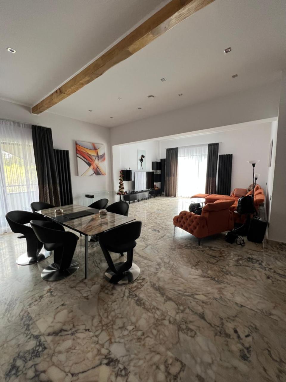 R&B Apartments - 5