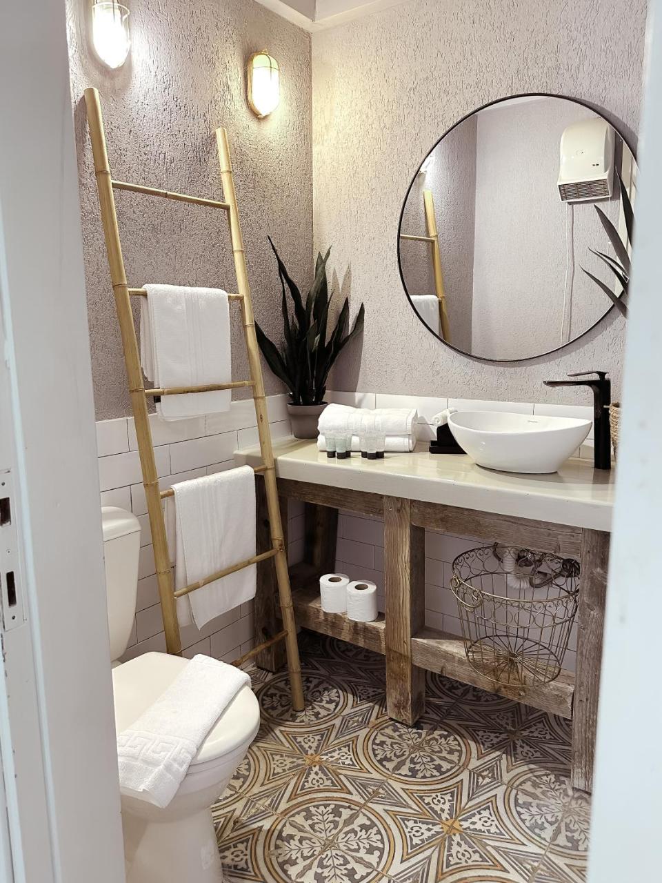 Eili Suites photo 3