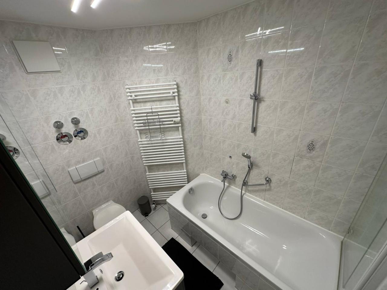 FHV01 - Ferienwohnung 100m² 6 Personen Garten und Terrasse 2x WC - 6