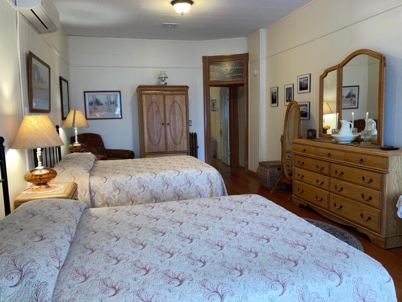 Historic Capitol Hotel Vacation Suites Downtown, Adults 21 or older photo 3