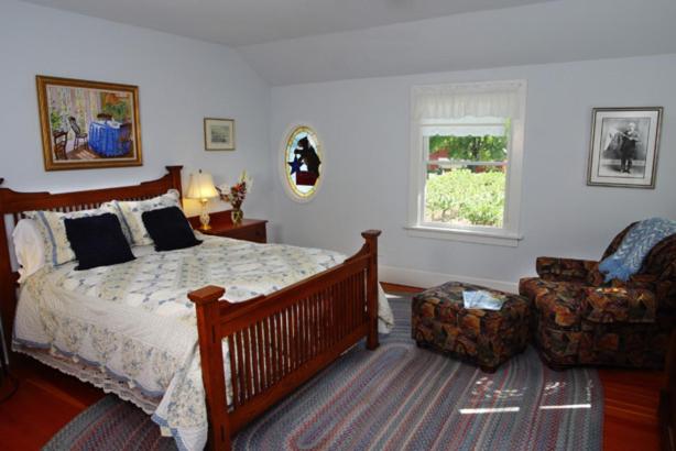 Bear Flag Inn - 5