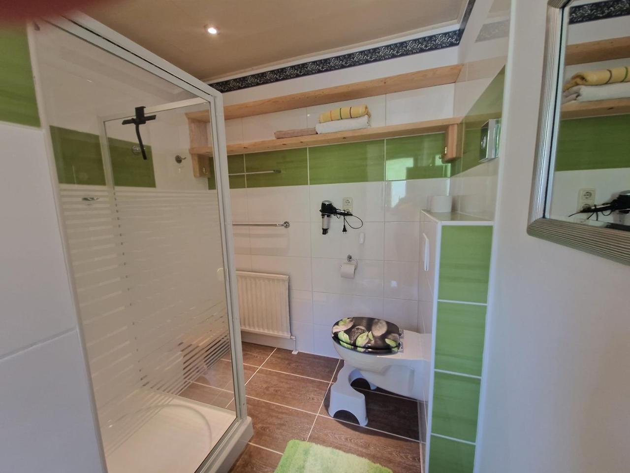 Aufenthaltsraum mit Spielen, Ferienwohnung mit Balkon und Parkplatz, Erholung- inmitten der Natur, 6 Fahrminuten zur Alpentherme Gastein und zur Schlossalmbahn - 2