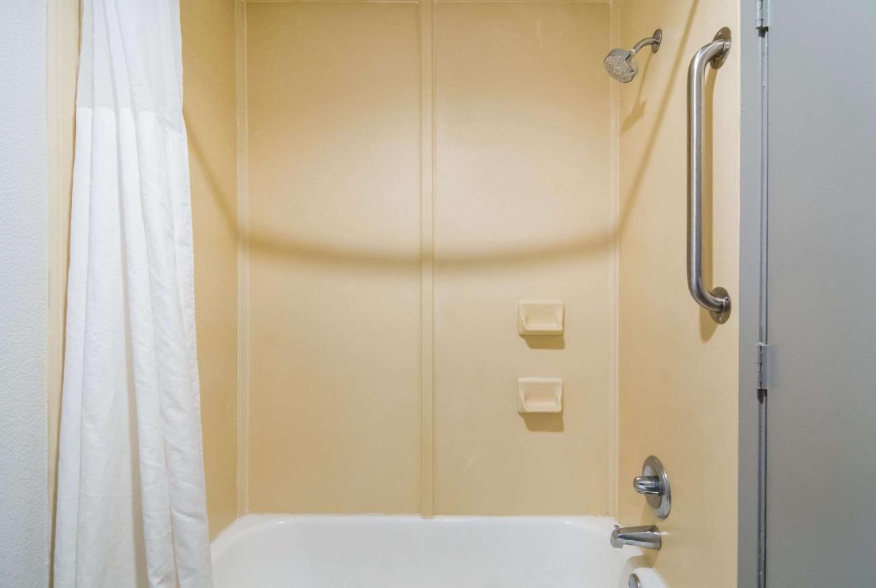 Quality Inn & Suites Waco North photo 2