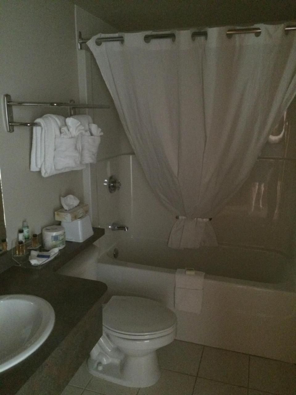 Foxwood Inn and Suites photo 3