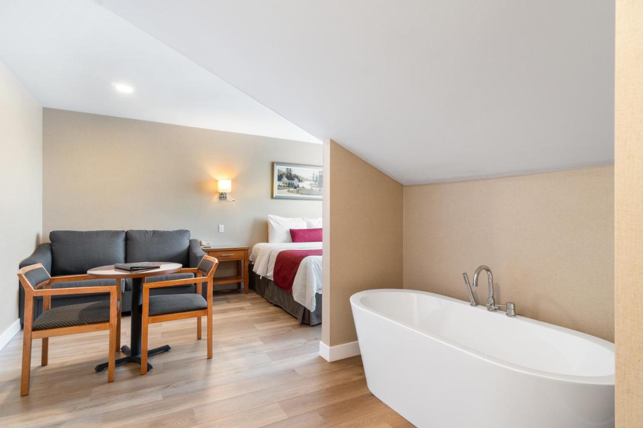 Hotel Bromont photo 2