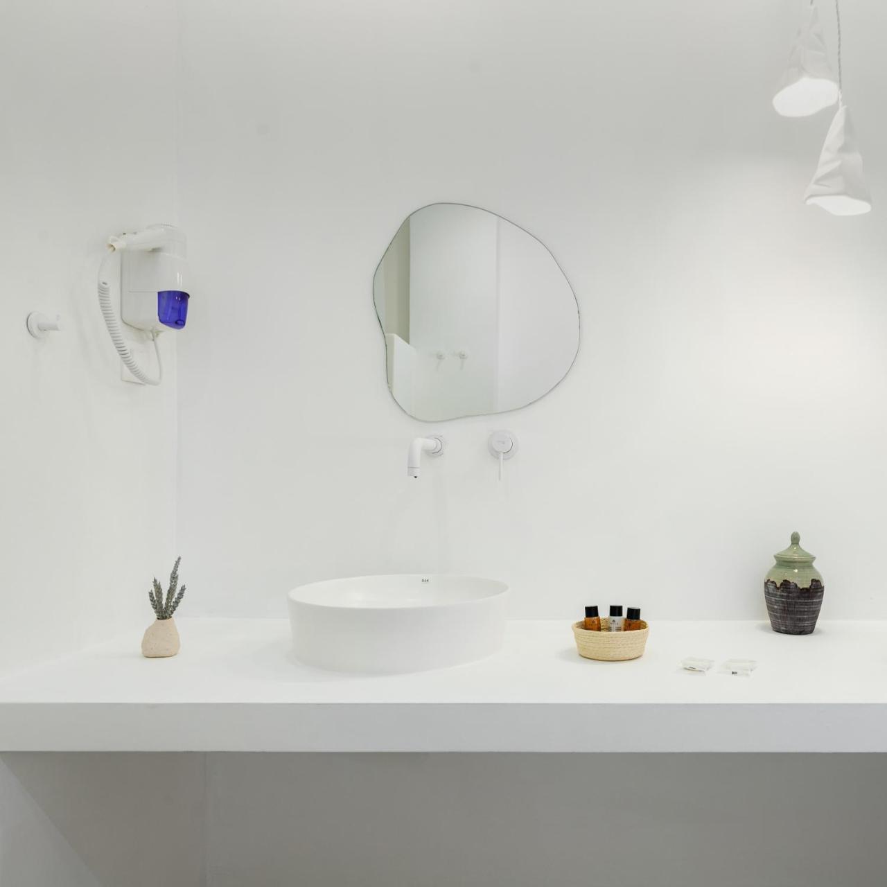 VOCA HOTEL & SUITES - 4