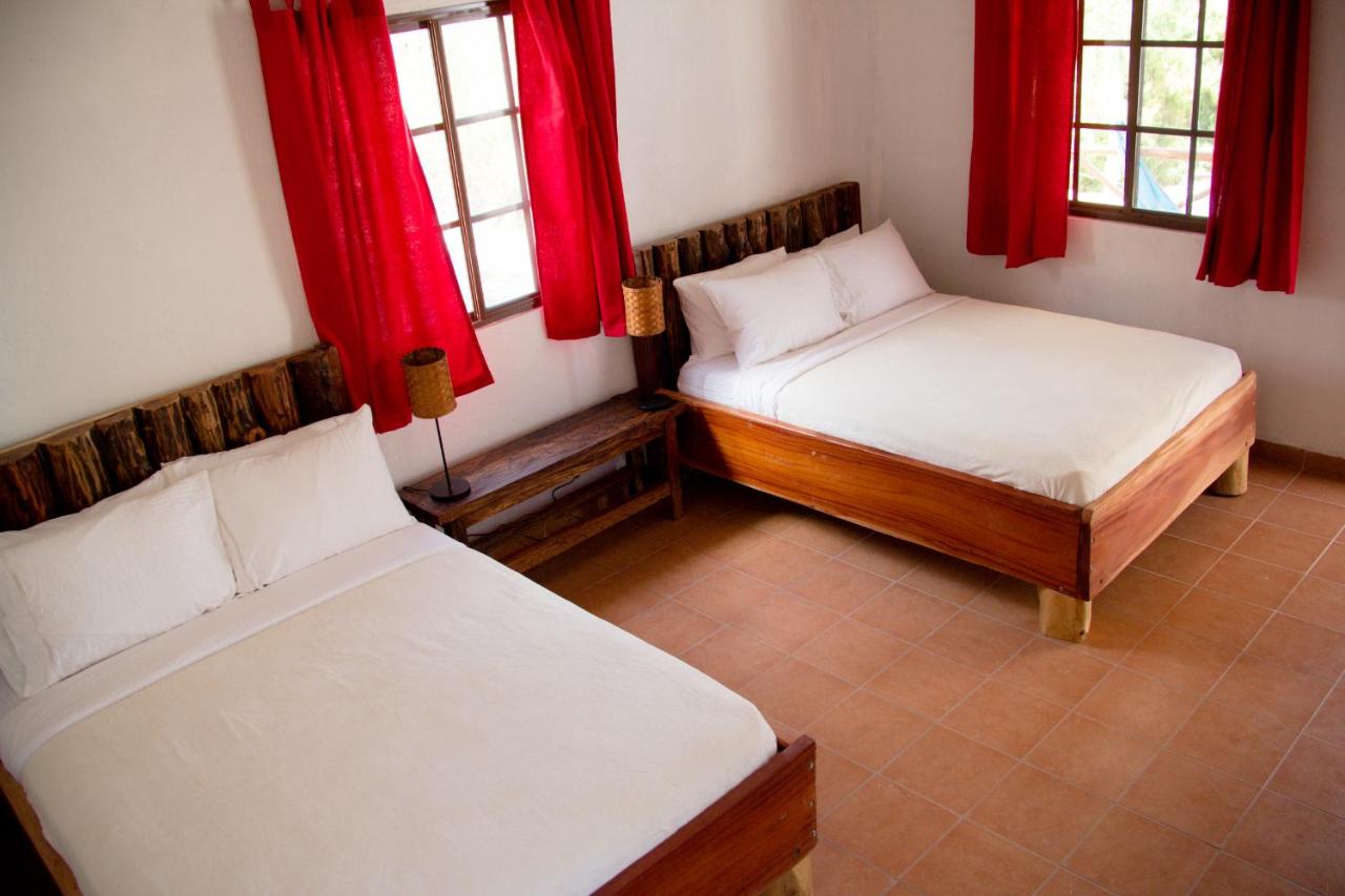 Istmo Beach and Jungle Bungalows photo 4