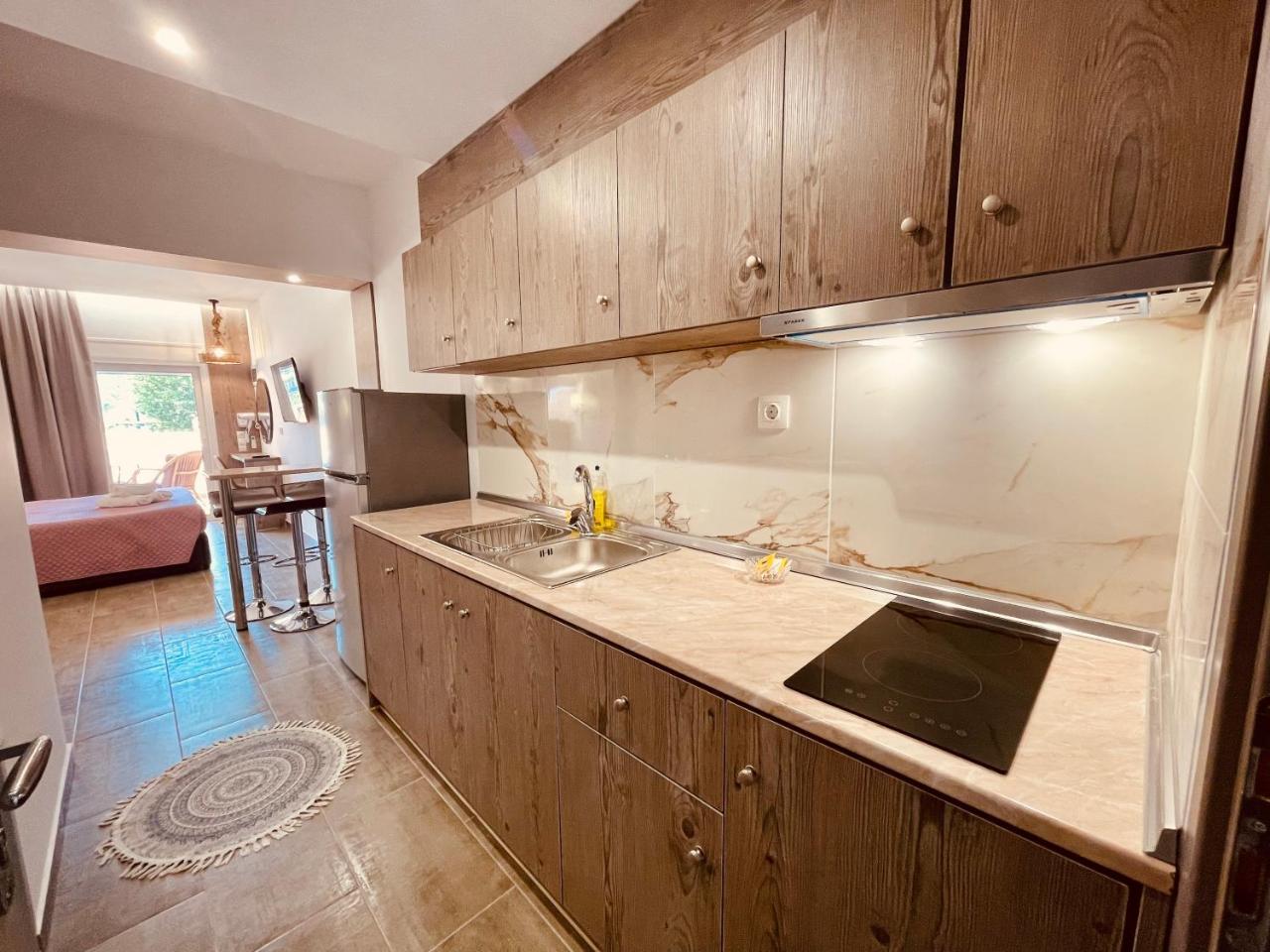 Peter's Place Studios & Suites - 4