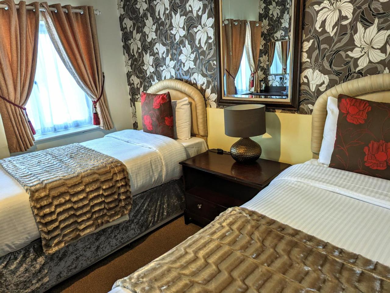 Brookside Hotel & Residents Bar , Cozy lounge areas & Terrace ,Suitable for Solo Travelers Couples Educational Groups Families & Contractors welcome photo 4