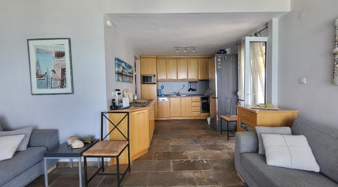 Evita Maisonette, Elegant Beachfront apt, Polychrono - 6