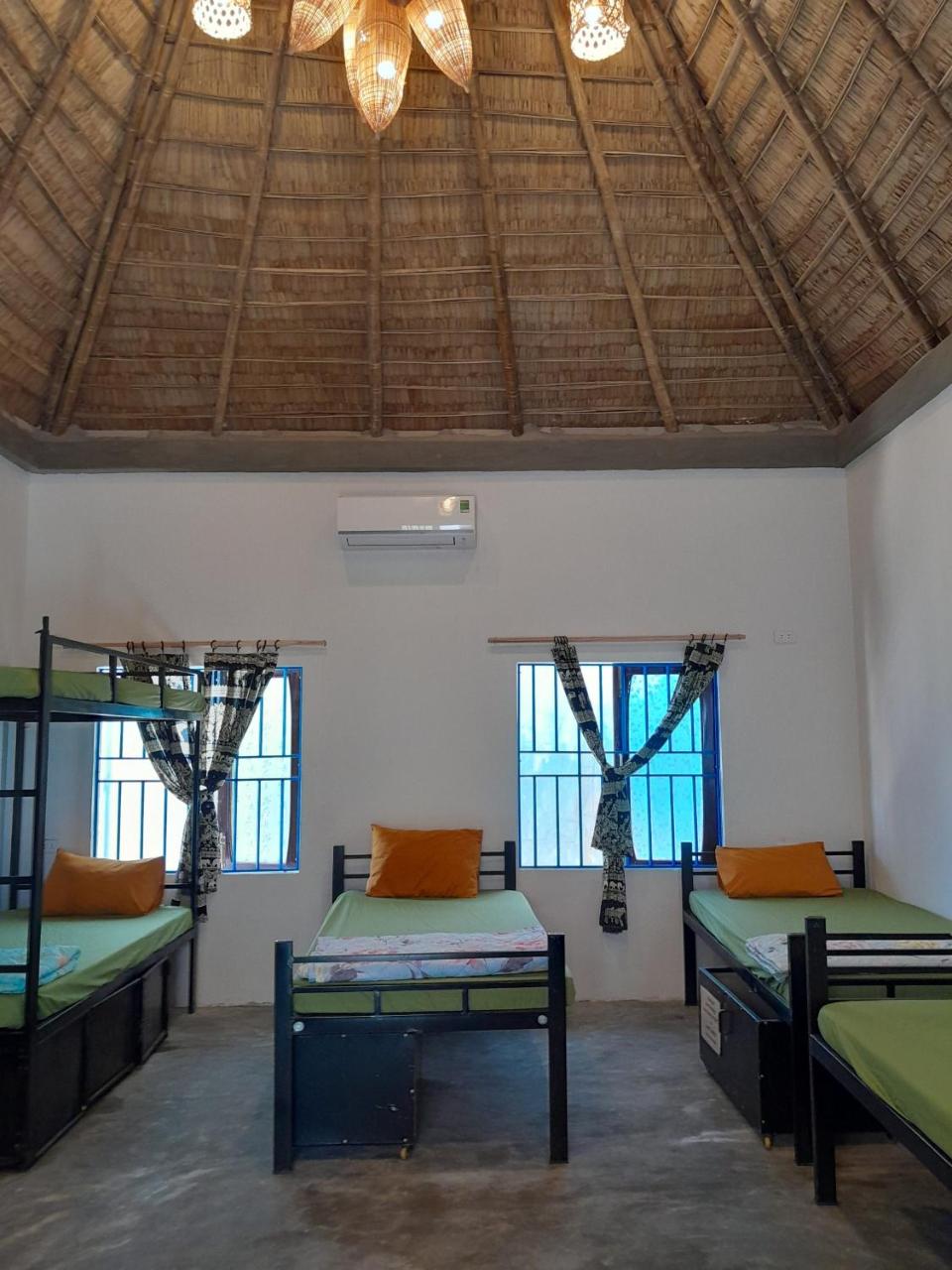 The Seaside Bungalow Hostel and Bar photo 4