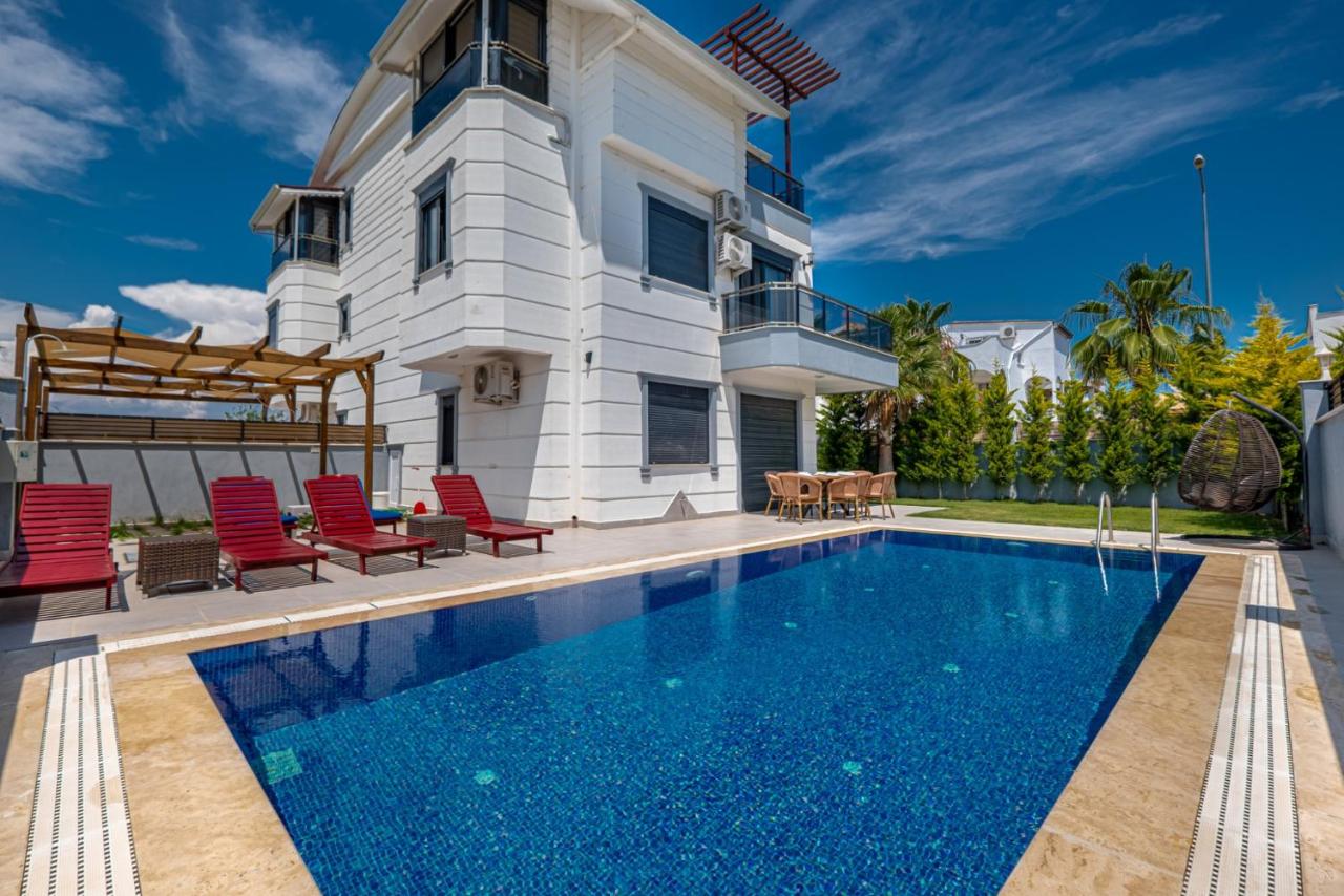 Photo - Villa w Jacuzzi, Private Pool, Garden in Antalya