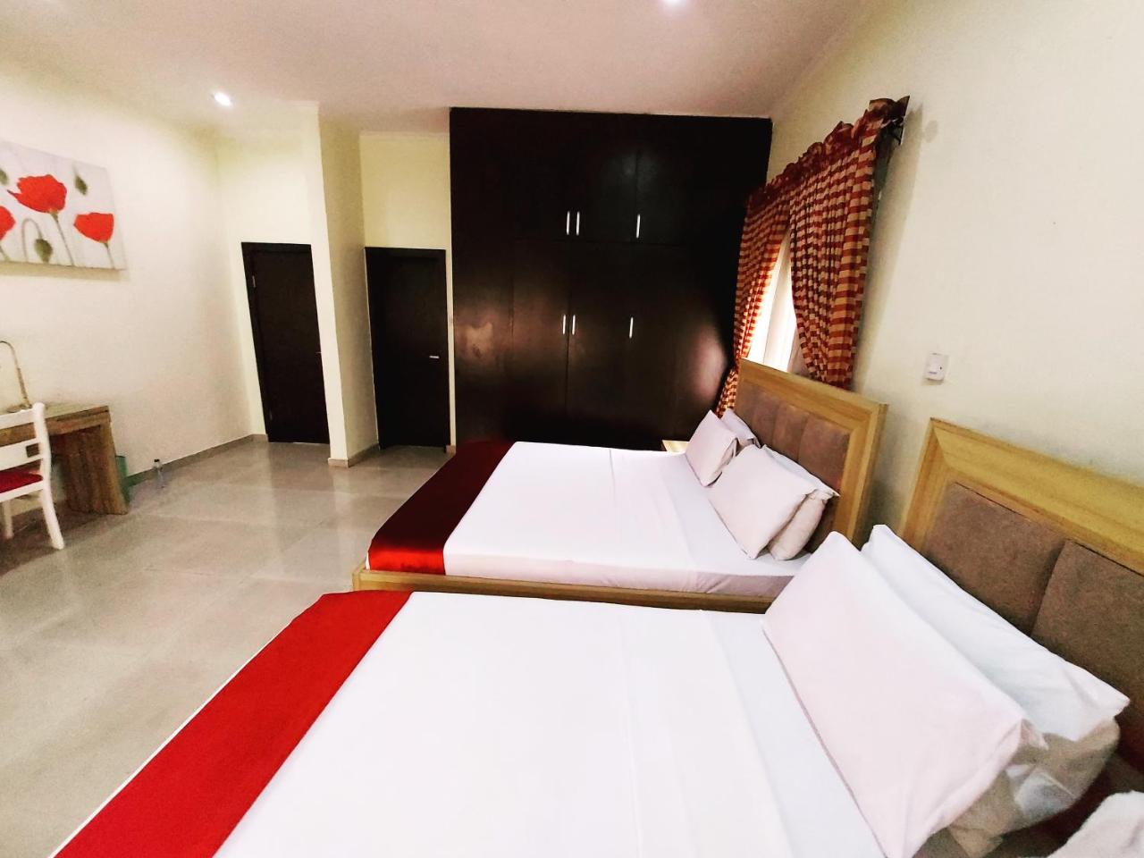 Photo - The Ambassadors Hotel