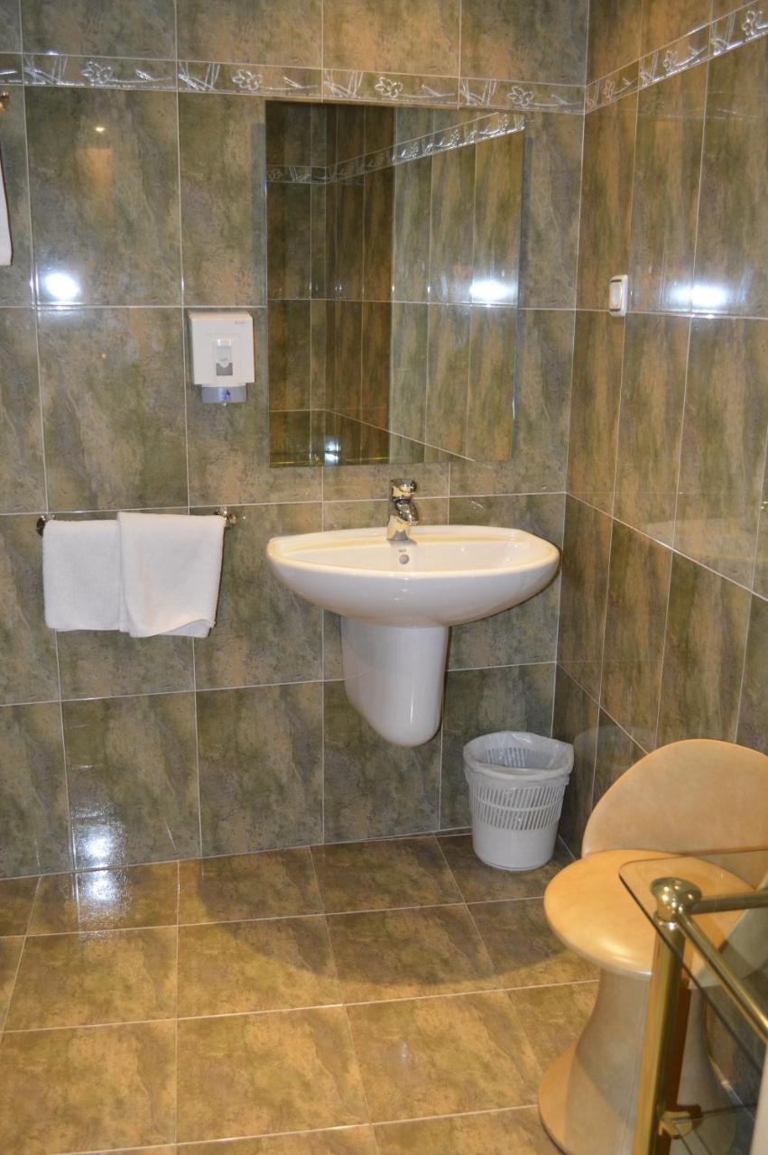 Hotel Don Pelayo photo 2