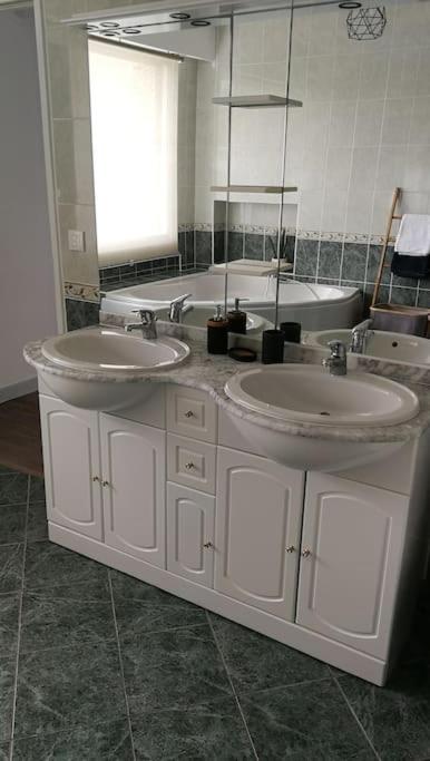 555 Appartement calme et climatisé au cœur du village - 3