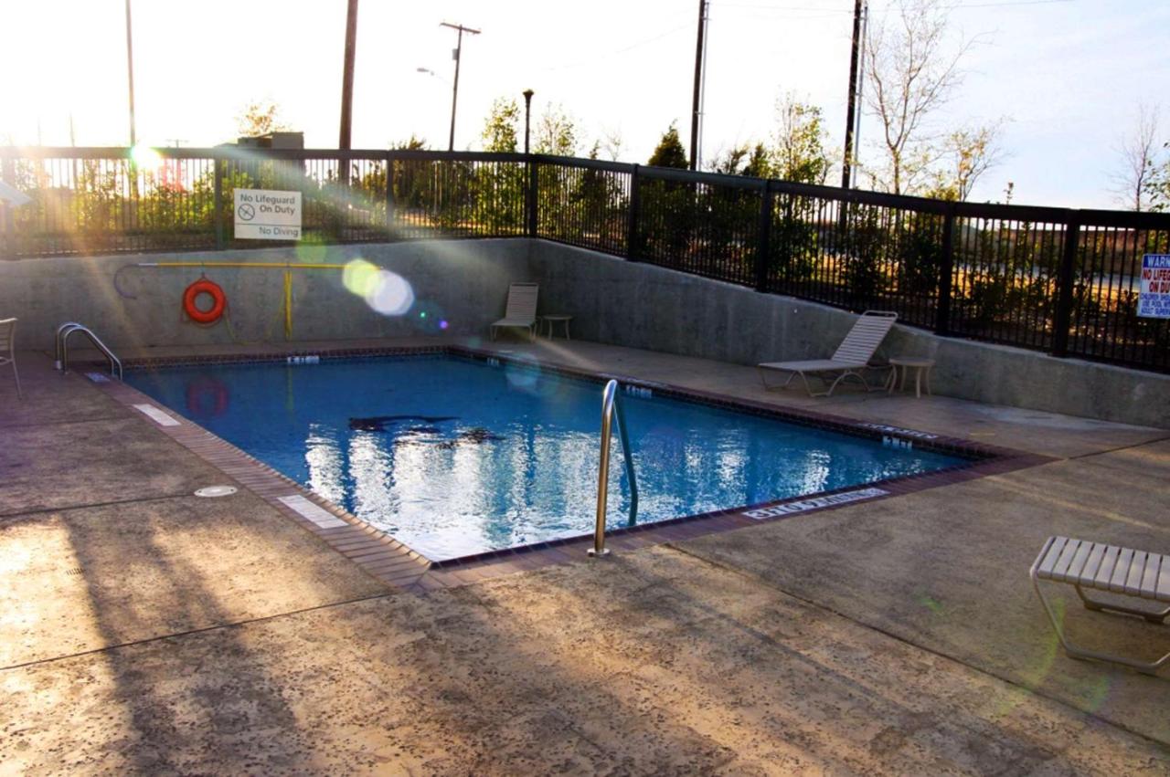 Hampton Inn Dallas-Rockwall photo 2