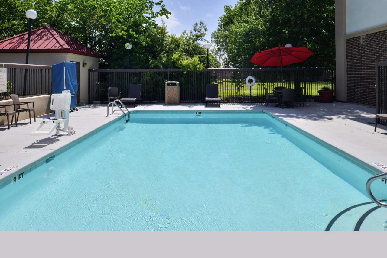 Hampton Inn Greensboro-East/McLeansville photo 2